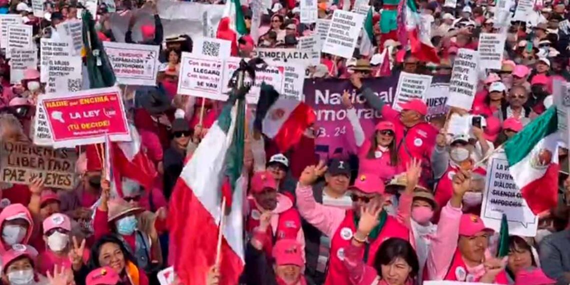 No los une el amor, sino el espanto