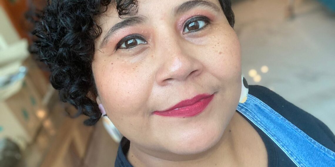 Sandra de los Santos: Voz feminista en el periodismo