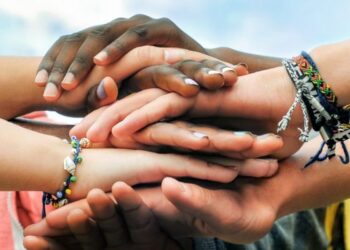 ALGO MÁS QUE PALABRAS