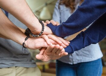 ALGO MÁS QUE PALABRAS