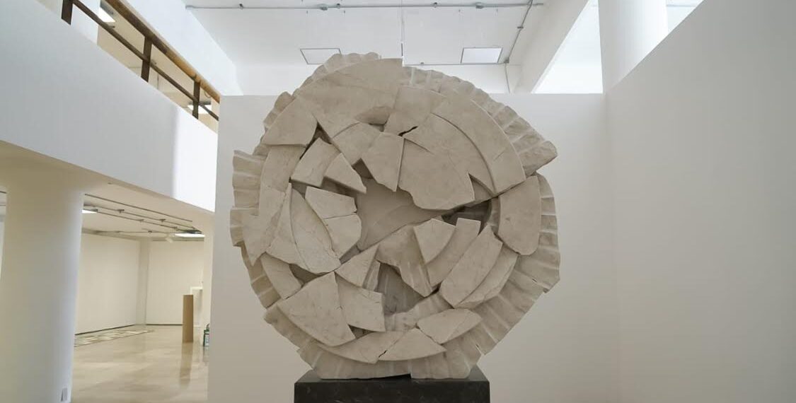 Hiroyuki Okumura: Canto y paradoja