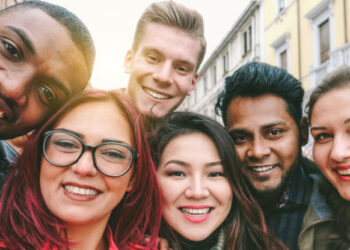 ALGO MÁS QUE PALABRAS