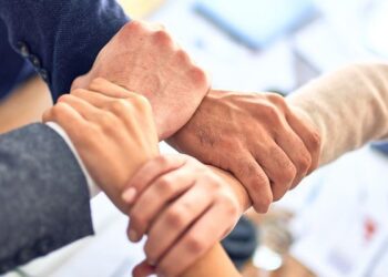 ALGO MÁS QUE PALABRAS