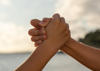 ALGO MÁS QUE PALABRAS