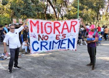 Miles de personas buscan refugio mientras defienden sus derechos