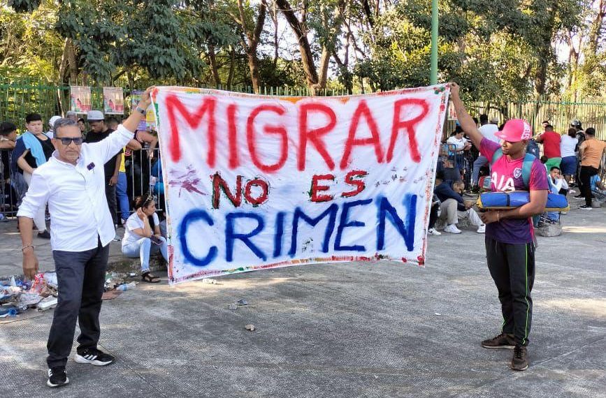 Miles de personas buscan refugio mientras defienden sus derechos