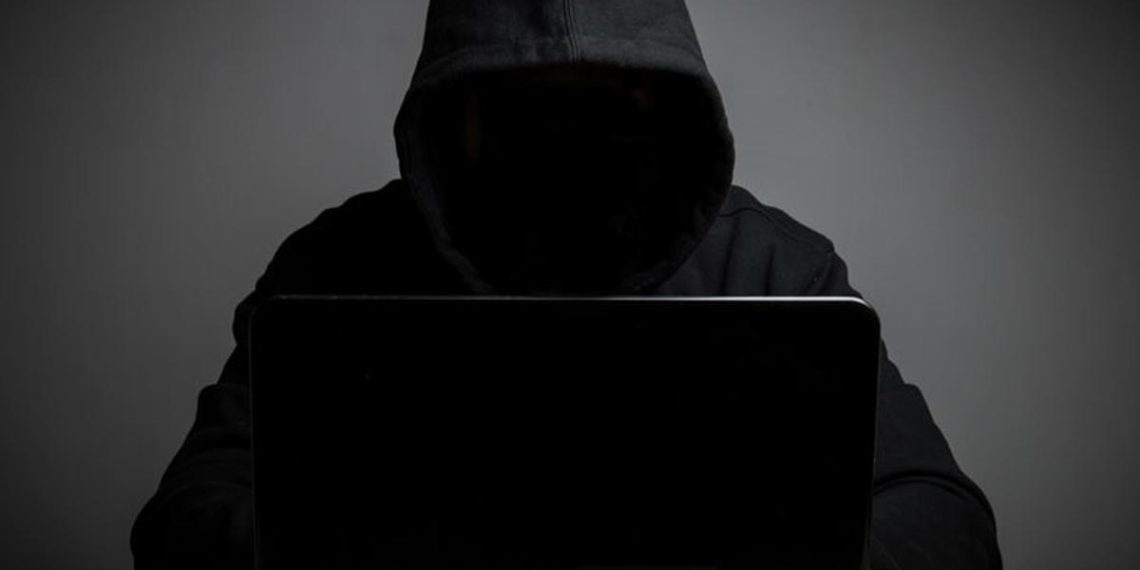 Criminales usan redes sociales para manipular a comunidades