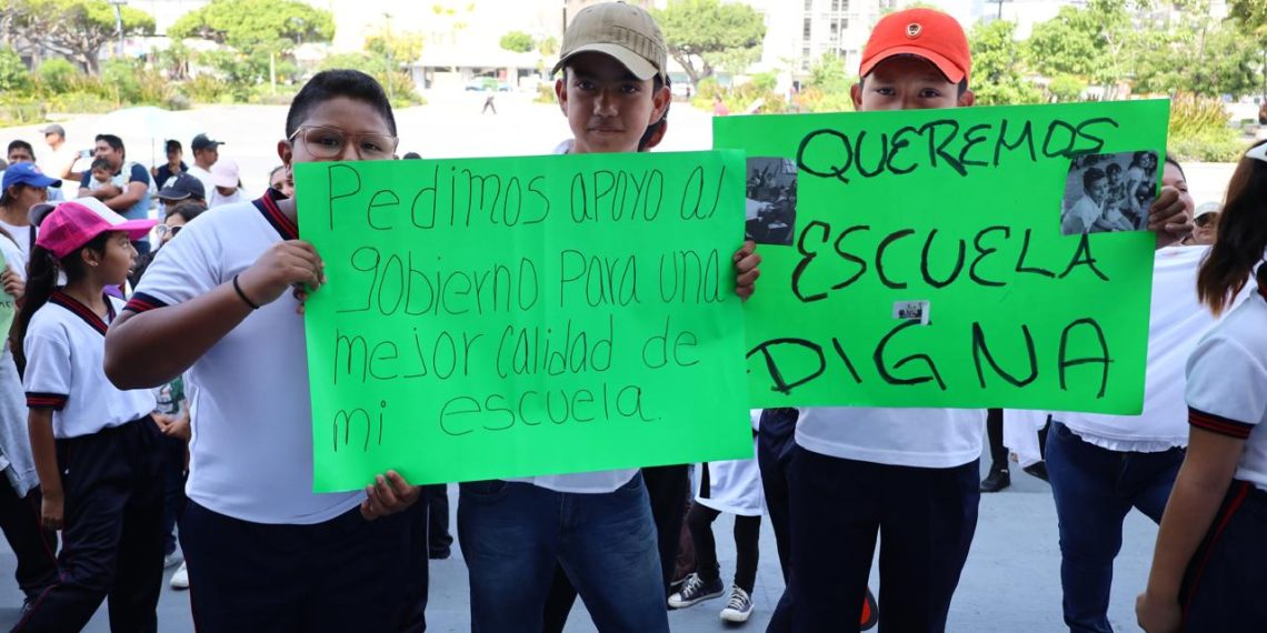Buscan inversiones para escuelas del Soconusco