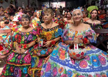Chiapanecas bailan al ritmo de la marimba