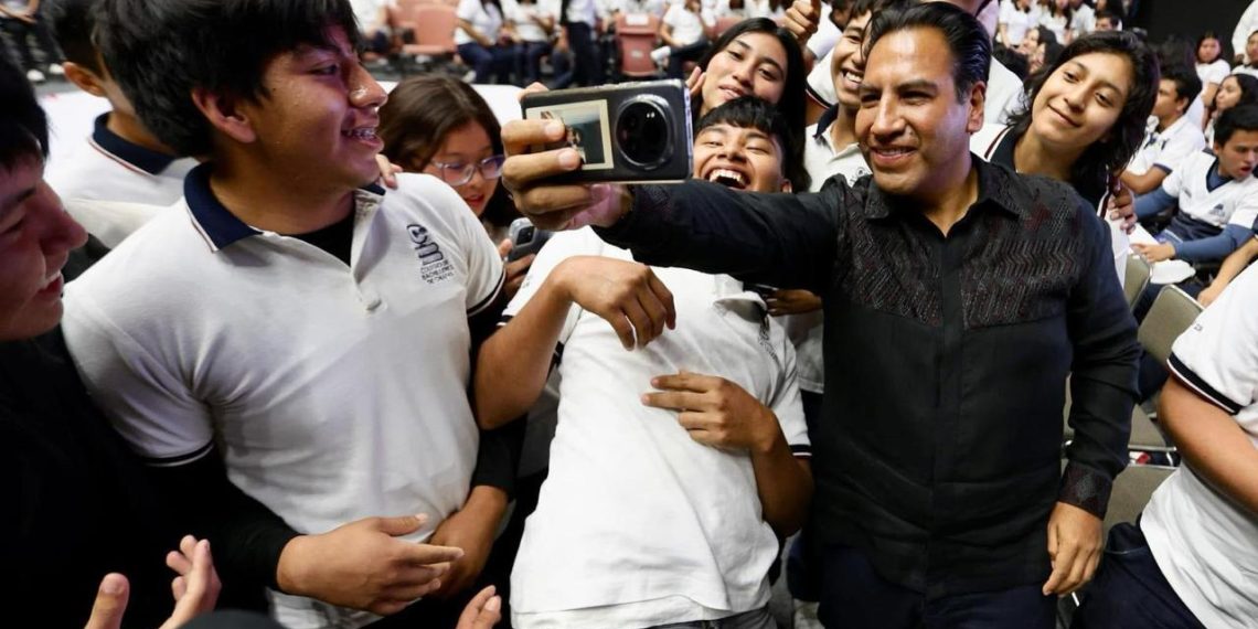 ERA fortalece la educación con conectividad y becas