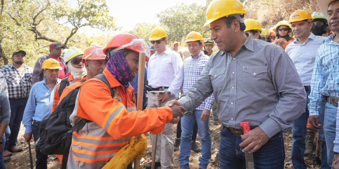Eduardo Ramírez refuerza estrategias contra incendios 