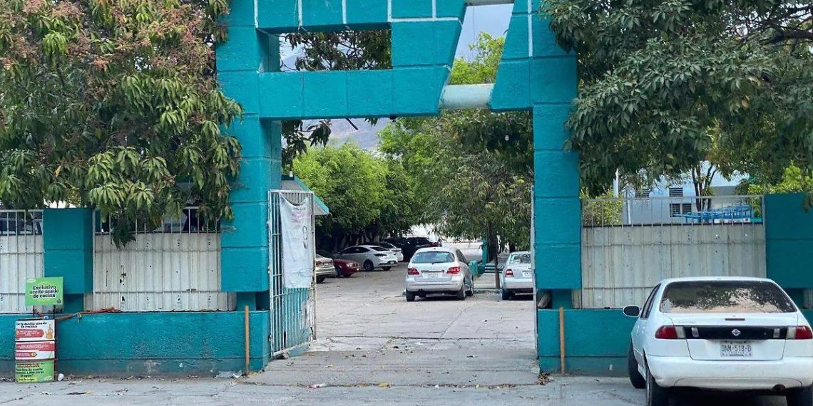 Padres denuncian presunta corrupción en la prepa 1