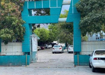 Padres denuncian presunta corrupción en la prepa 1