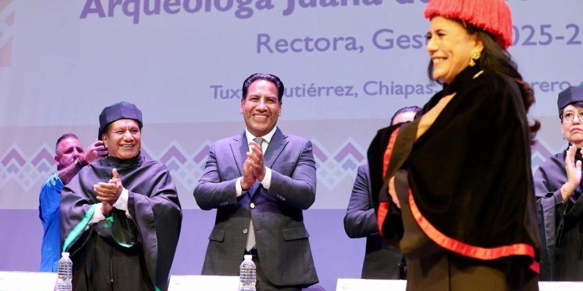 Investidura a arqueóloga, como rectora de UNICACH