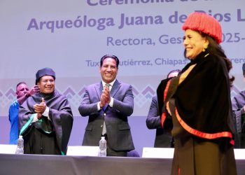 Investidura a arqueóloga, como rectora de UNICACH