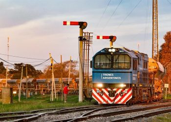 Milei decreta privatización de empresa ferroviaria de cargas