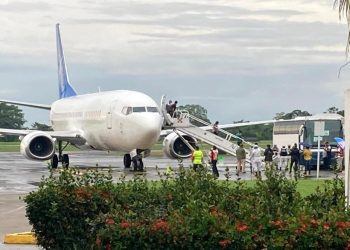 Llega el primer avión con deportados chiapanecos
