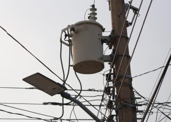 150 familias protestan por la falta de suministro eléctrico