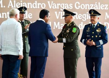 Atestigua gobernador toma de protesta de Alejandro Vargas