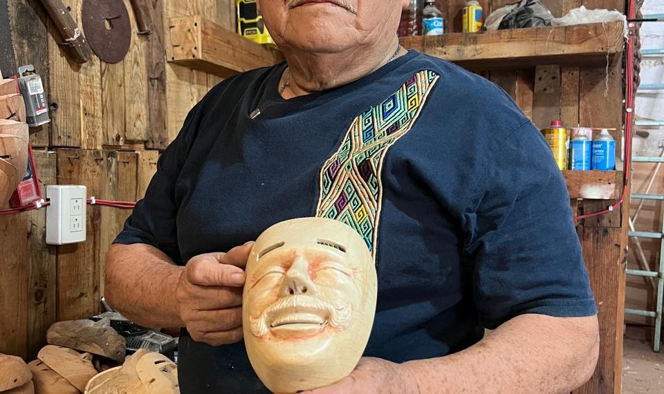 Artesanos alistan máscaras para el carnaval