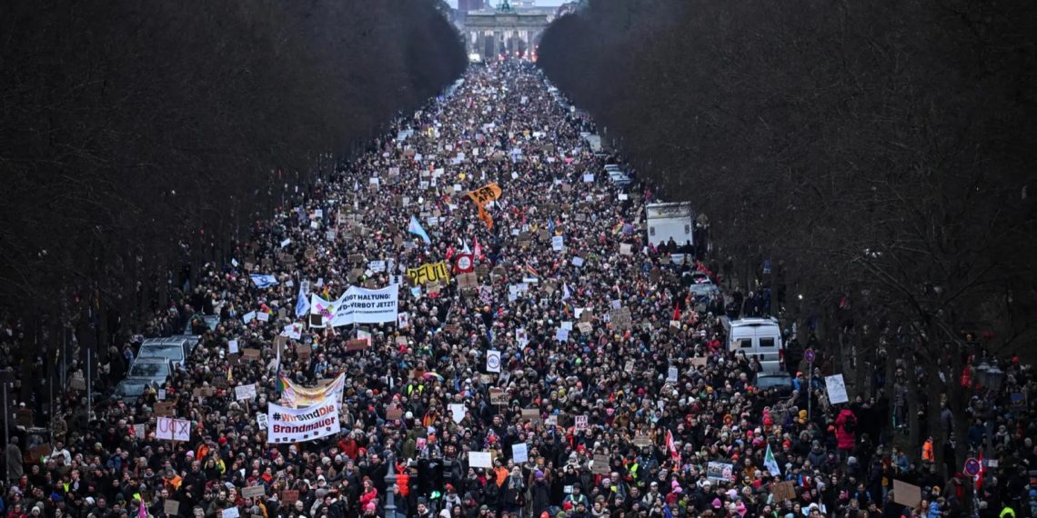 160 mil personas protestan en Berlín contra ultraderecha