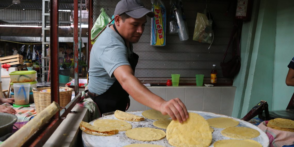 Imponen impuestos para comerciantes en Tapilula