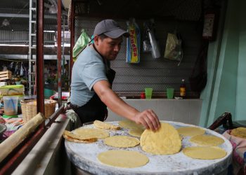 Imponen impuestos para comerciantes en Tapilula