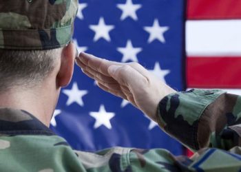 Pentágono prohíbe a transexuales enrolarse en el ejército 