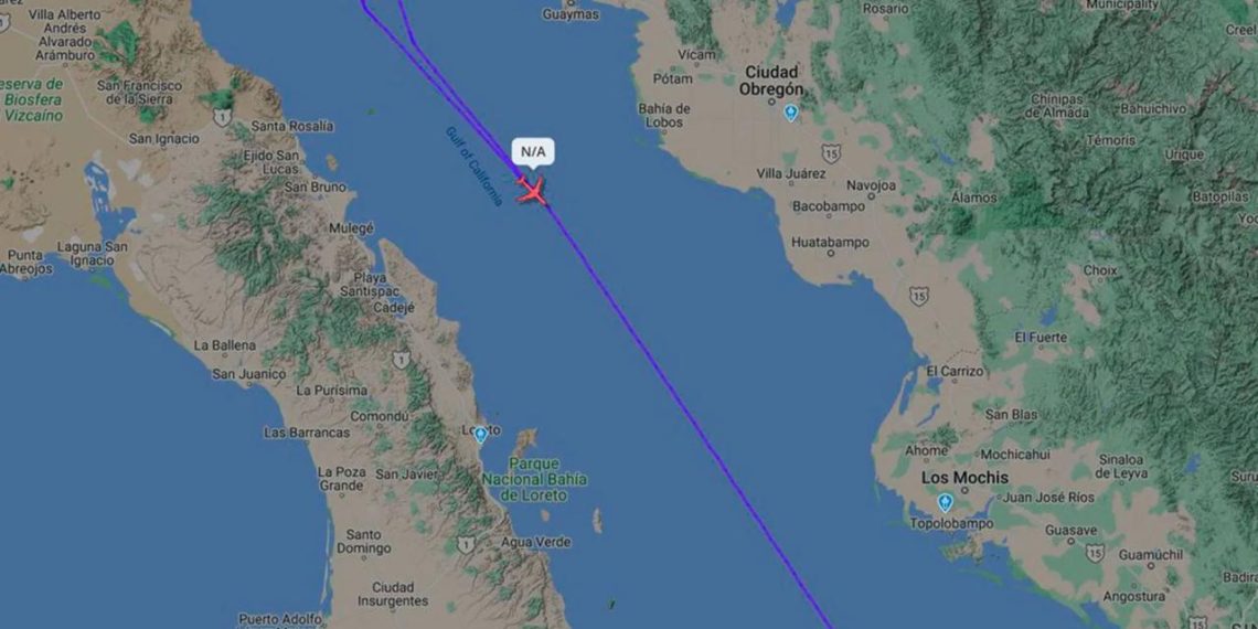 Radares captan avión de la Fuerza Aérea de EE. UU.