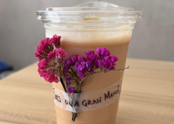 Un café para el alma, flores para el corazón