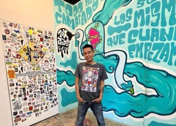 Artista social apoya a niño con cáncer