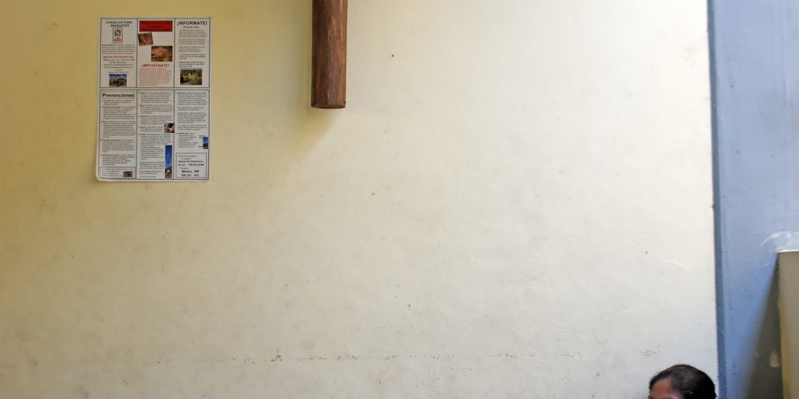 Migrantes invaden casas abandonadas en Tapachula