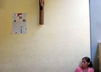 Migrantes invaden casas abandonadas en Tapachula