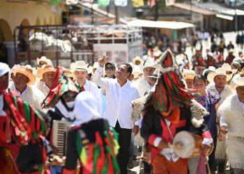 En Chamula, Eduardo Ramírez disfruta carnaval K’in Tajimoltik