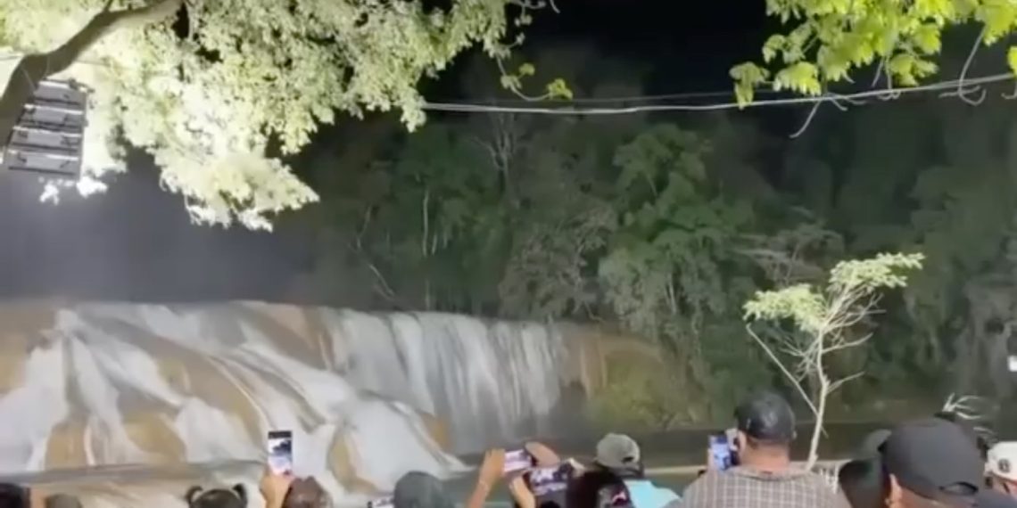 Reflectores en Agua Azul, peligro para fauna local