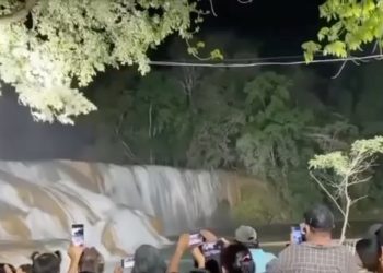 Reflectores en Agua Azul, peligro para fauna local