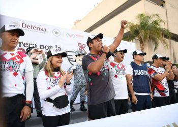 Eduardo Ramírez corre por la paz junto a 15 mil personas