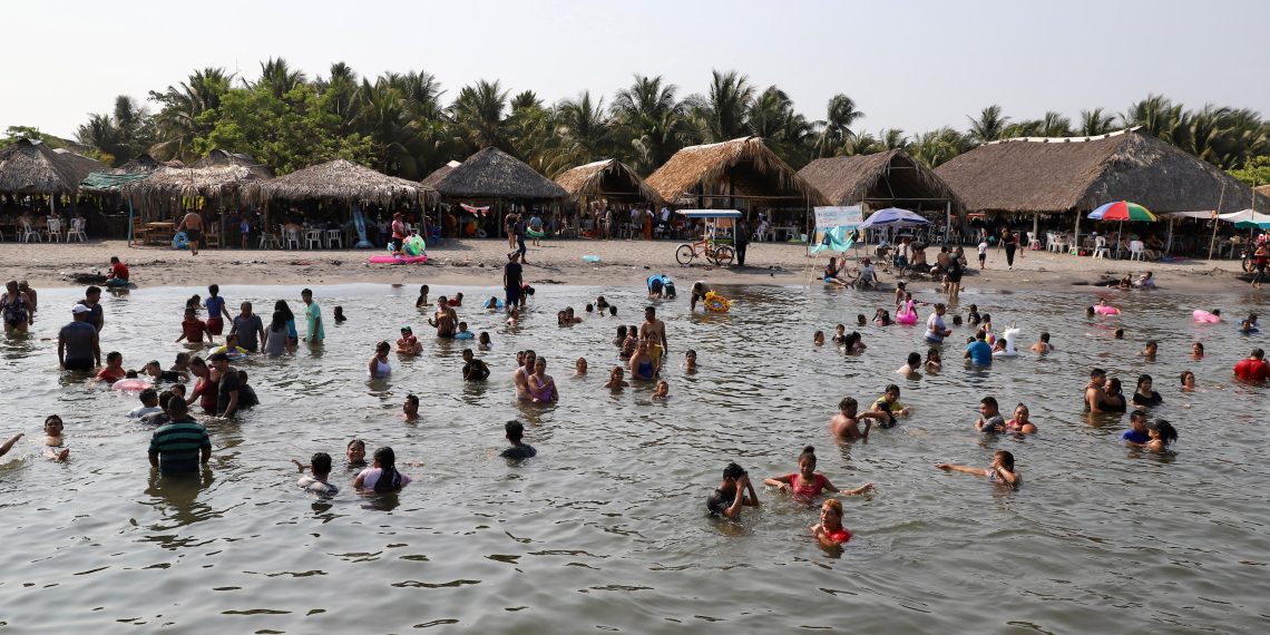 Detectan microplásticos en al menos 5 playas chiapanecas