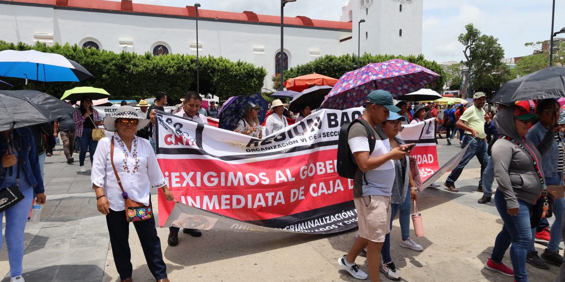 Magisterio estatal se suma a megamarcha