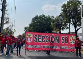 Marchan trabajadores de diversos sectores laborales