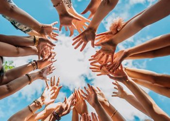 ALGO MÁS QUE PALABRAS