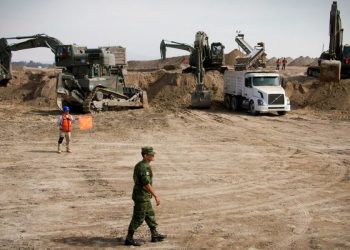 Obreros acusan a la SEDENA por pagos injustos en obras