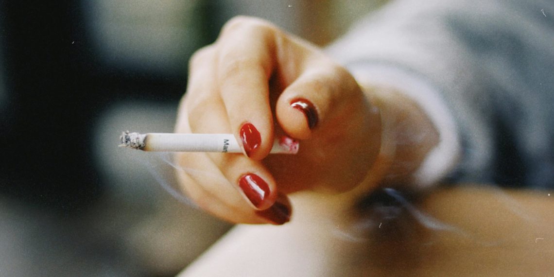 Tabaquismo se feminiza y vapeo es la nueva epidemia