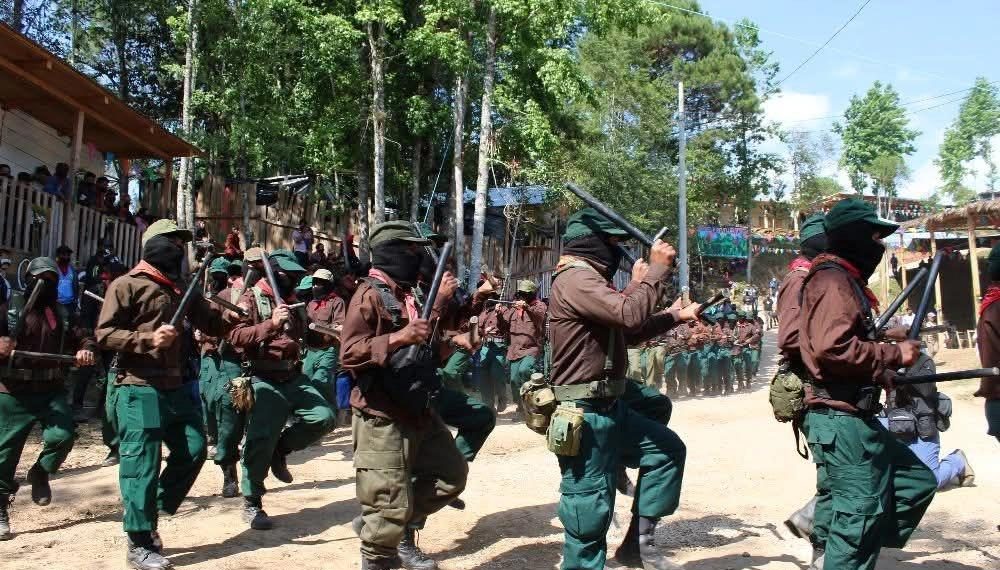 Sin ayuda oficial, construyen quirófano común en la selva