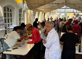 AMLO reaparece en Chiapas para emitir su voto judicial