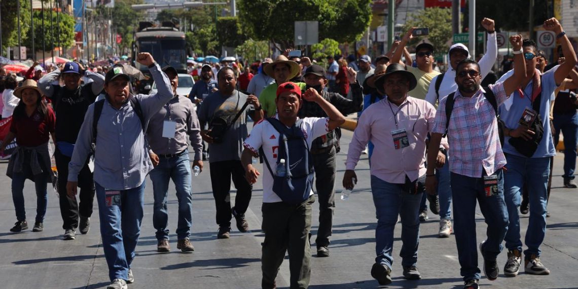 Magisterio exige solución ante el colapso del ISSSTE