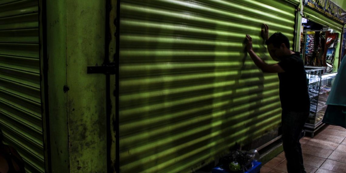 Gobierno municipal presiona a comerciantes en la capital