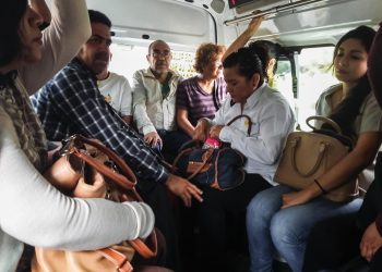 Ruta 123, los días que caben en un colectivo