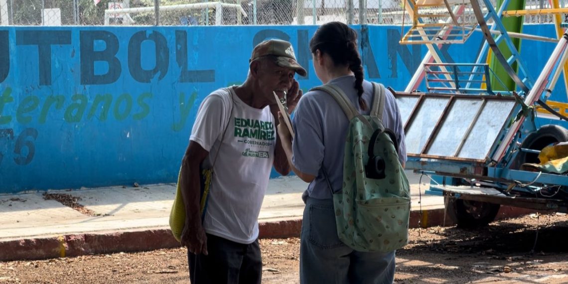 Universitarios contribuyen a la alfabetización de adultos
