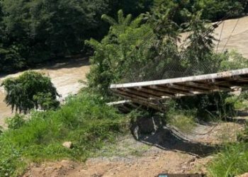 Edil de Amatán, omiso ante riesgos en cruce de puente